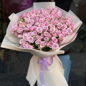 Букет из 25 лиловых кустовых роз (60 см) в Клину