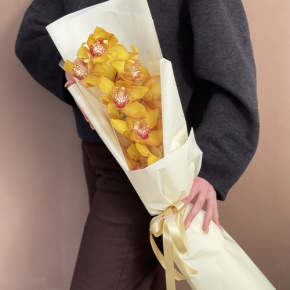 Букет из желтой орхидеи в Клину