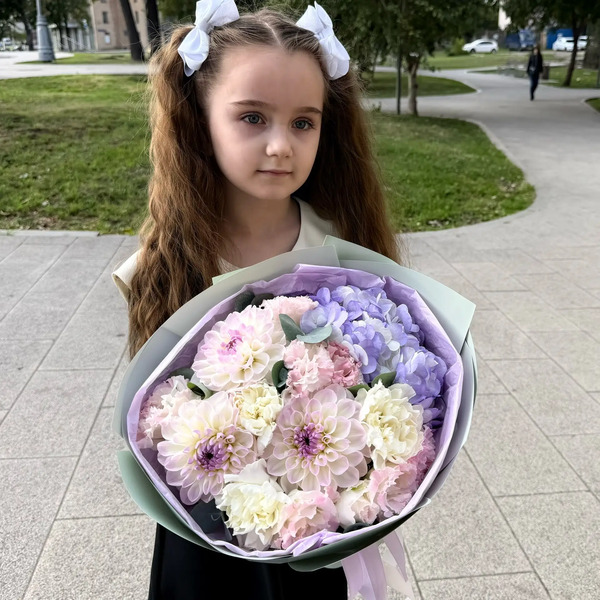 Букет на 1 сентября из сиреневой гортензии и георгин в Клину