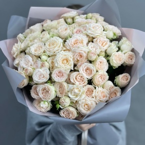 Букет "Кремовый микс" из 25 кустовых роз (50 см) в Клину