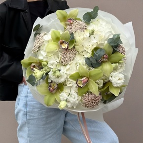 Букет "Эдем" из гортензии, орхидей, эустом, эвкалипта и озатамнуса в Клину