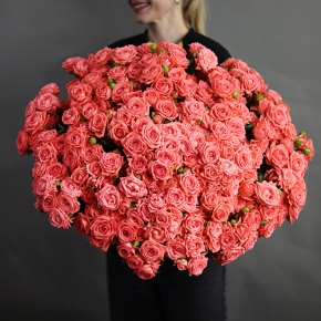 Букет из 39 коралловых кустовых роз (50 см) в Клину