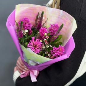 Букет "Вспышка" из гиацинтов, хамелациума и вероники в Клину