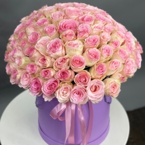 Композиция в шляпной коробке из 151 розы кения в Клину