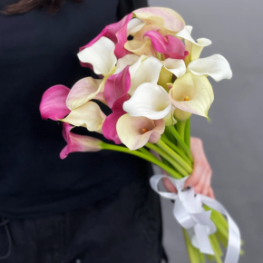 Букет из 21 каллы микс в Клину