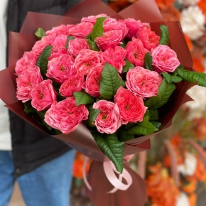 Букет из 25 махровых пионовидных роз Риджентс парк  (60 см) в Клину
