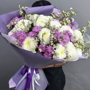 Букет "Лола" из хризантем Магнум, хамелациума и кустовых хризантем в Клину