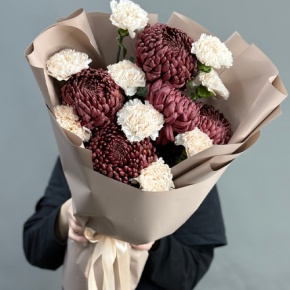 Букет из хризантем Бигоуди и диантусов в Клину