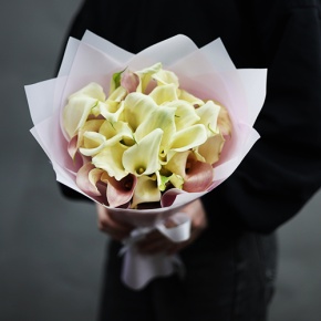 Букет из 25 калл нежный микс в Клину