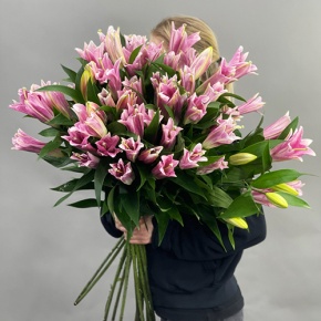 Букет из 17 розовых лилий в Клину