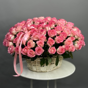 Композиция в корзине из 101 розы Джумилия в Клину