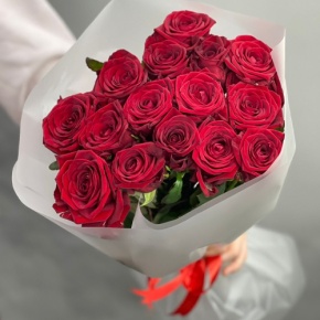Букетик из 15 красных роз (60 см) в Клину