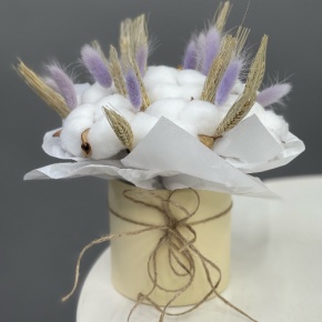 Композиция в шляпной коробке из хлопка, лагуруса и пшеницы (Сухоцвет) в Клину