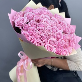 Букет из 51 пастельной розы Аваланж (60 см) в Клину