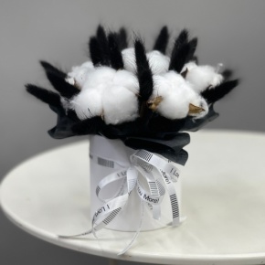 Композиция в шляпной коробке мини "Чикатуха" из хлопка и лагуруса в Клину