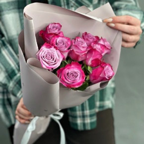 Букет "Сесилия" из 9 фиолетовых роз кения (40 см) в Клину