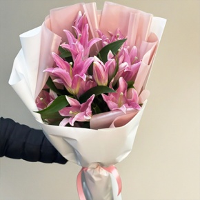 Монобукет из 9 ароматных розовых лилий в Клину