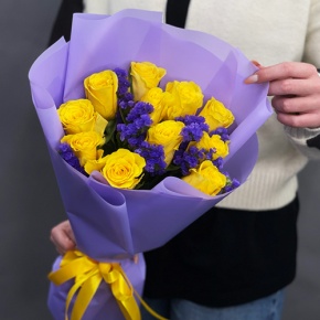 Букет "Лейкерс" из лимонных роз и статицы в Клину