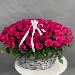 Композиция в корзине из 101 малиновой розы (40 см) в Клину