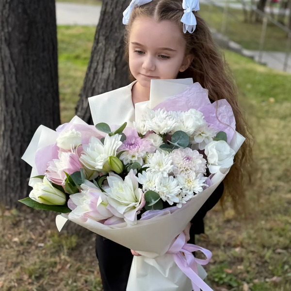 Букет на 1 сентября из лилий, хризантем и георгин в Клину