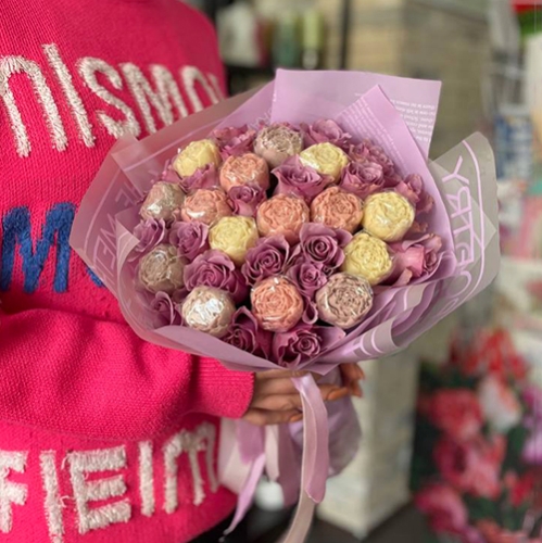 Букет из роз и шоколадных пионов в Клину