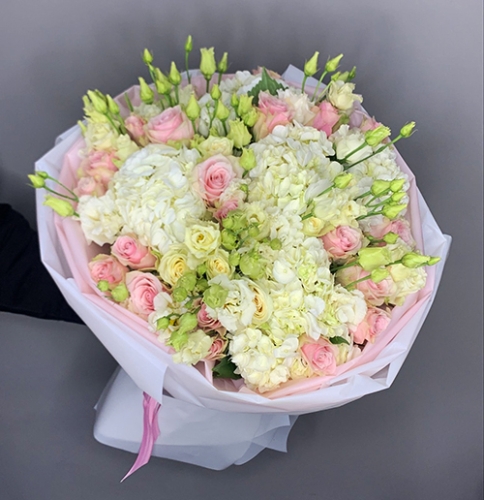 Букет "София" из гортензий, эустом и роз в Клину