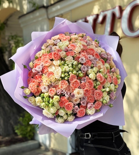 Букет из 101 кустовой розы микс в Клину